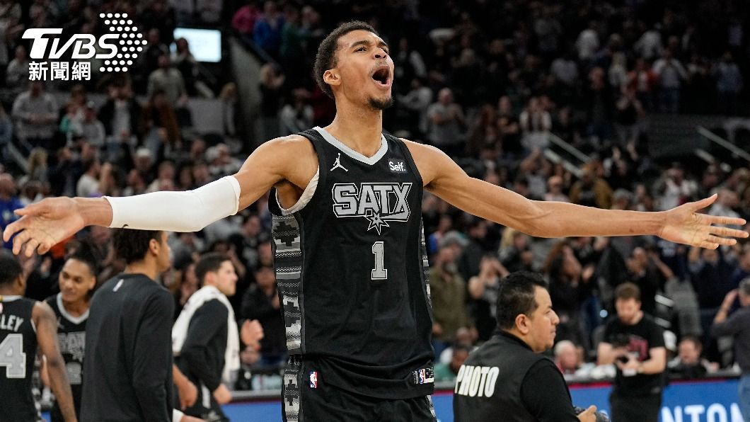 NBA/花式運球戲耍戈貝爾!法國雙塔對決 文班亞馬背靠背奪勝