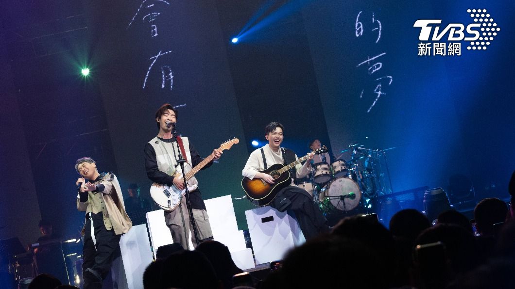用一首首創作展現出理想混蛋的音樂實力。（圖／何樂音樂提供）