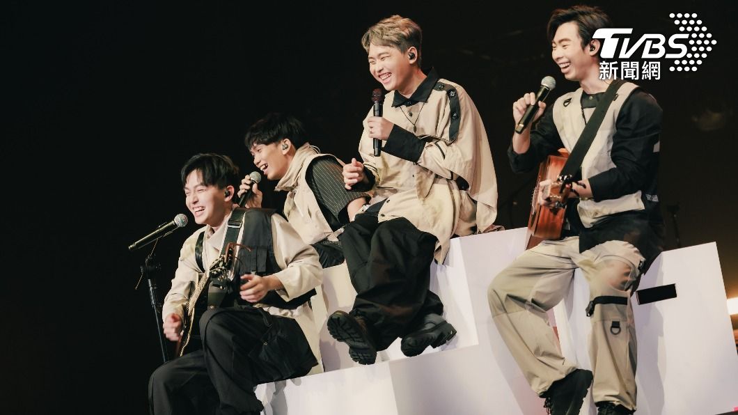 4人化身闇黑影者。（圖／何樂音樂提供）