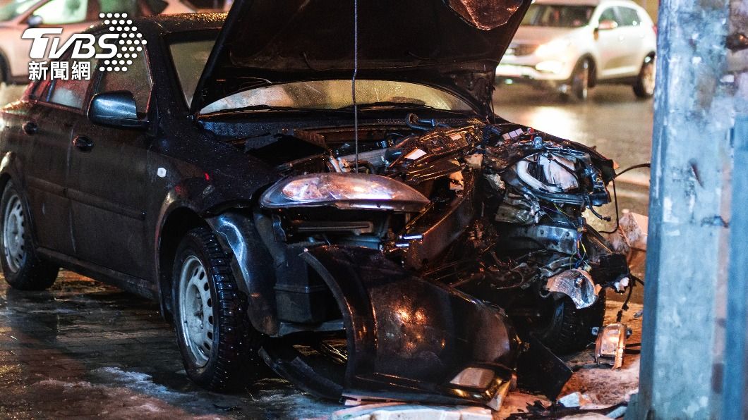 黑袍死靈現身?他自撞爆頭亡 墨車禍「鬼影緊盯」畫面曝