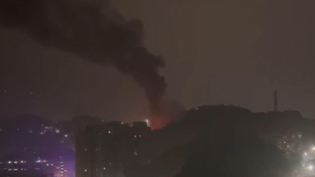 基隆工廠暗夜大火!遇「閃燃」消防人員一度撤退