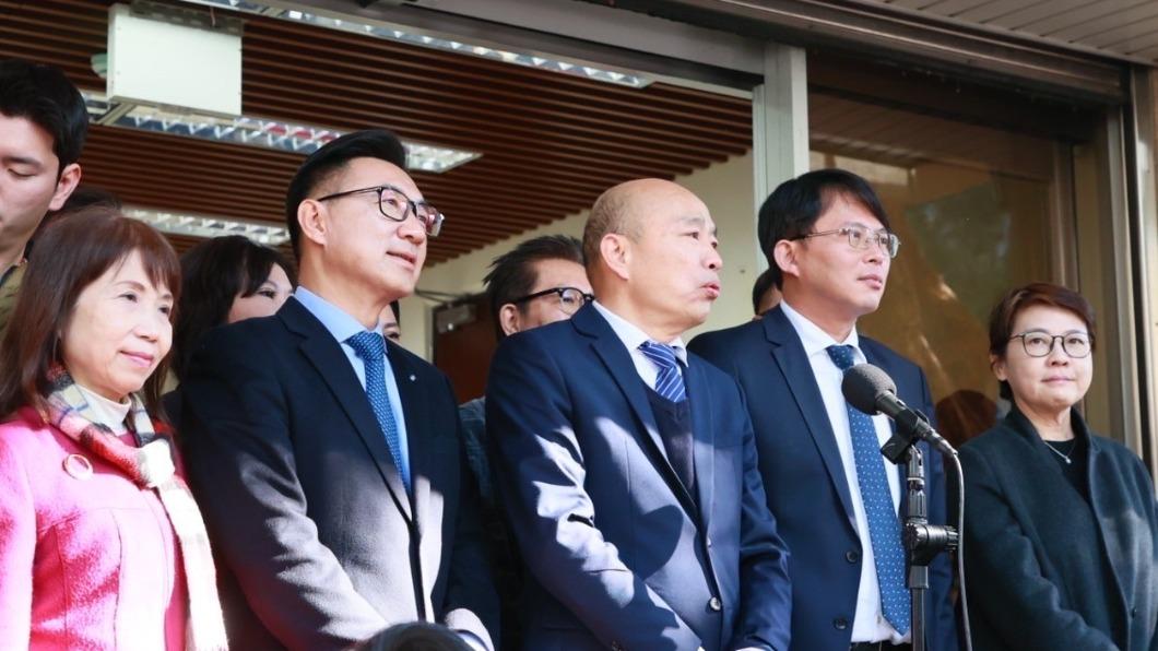 韓江配拜會民眾黨團。（圖／民眾黨提供）