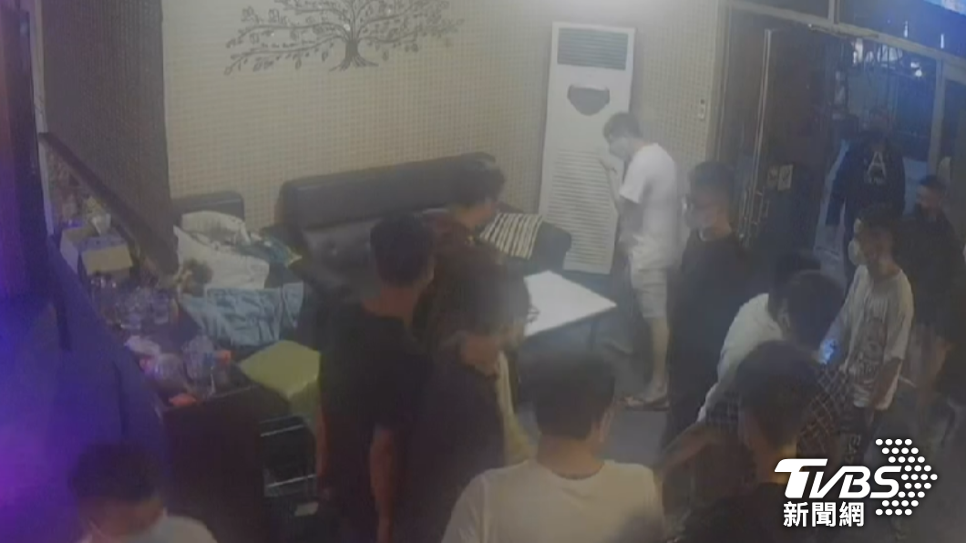 官威好大!公所員工撂人砸桌掀店 客人遭「爆頭」血流滿面