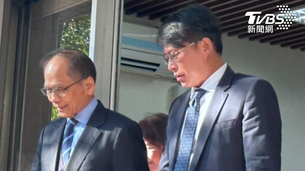 游昌配下午拜訪民眾黨團爭取支持。(圖/陳昫蓁攝)