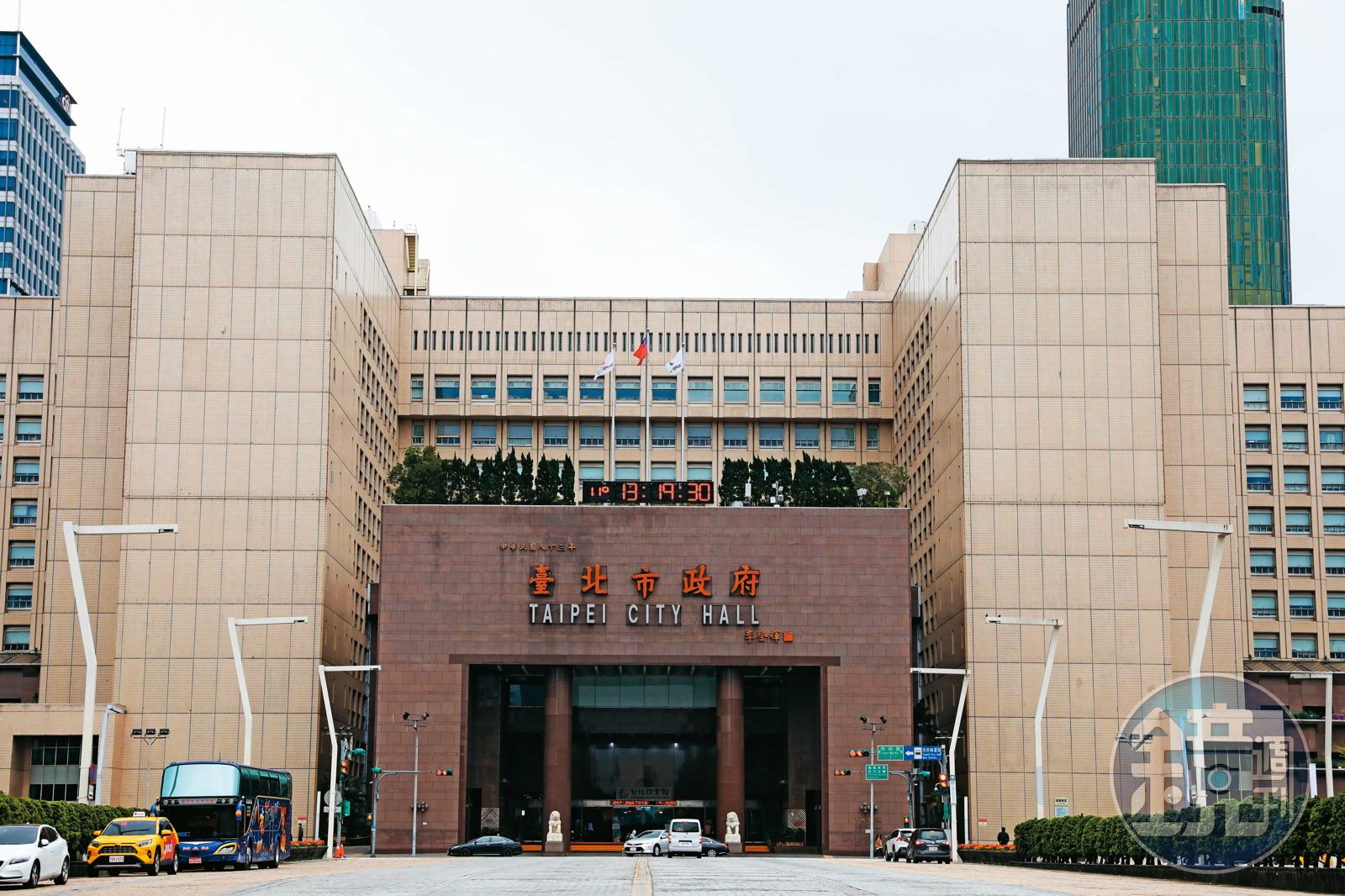 陳萬添於去年三月接手北市府員工餐廳的營運,現卻爆出欠薪賴帳的糾紛。(圖/鏡週刊)