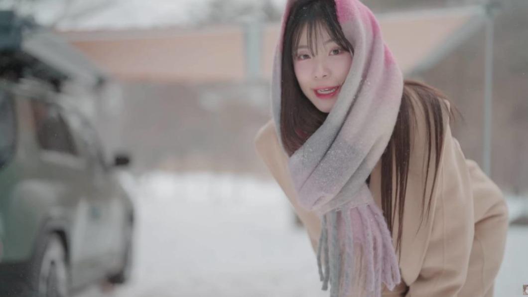 李多慧第一次嘗試雪地露營相當興奮。（圖／ 翻攝自李多慧Youtube）