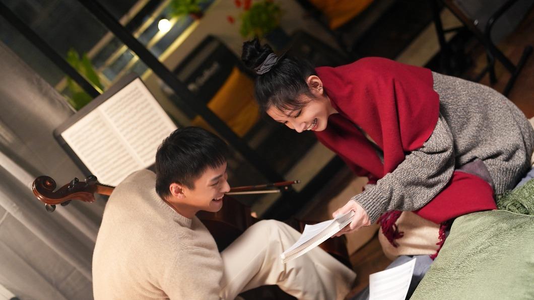李千娜邀范少勳合作MV，打趣說希望看起來不會像姊弟戀。（圖／劇樂蹦娛樂提供）
