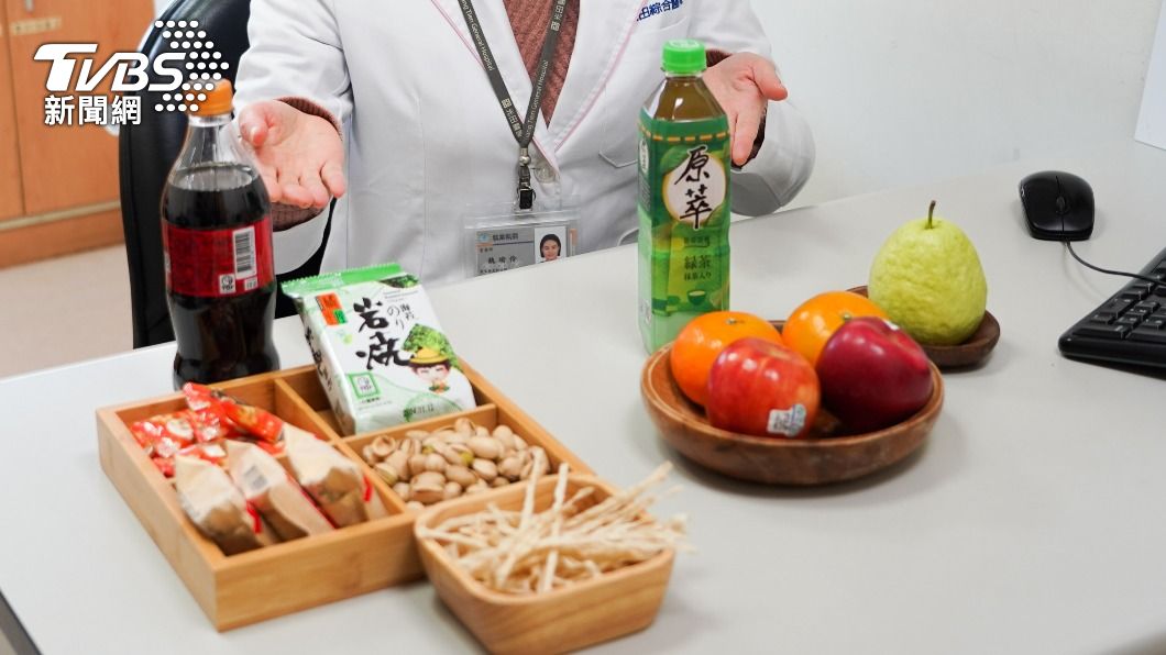 過年追劇吃不停!零食一口接一口 營養師親曝低卡配方