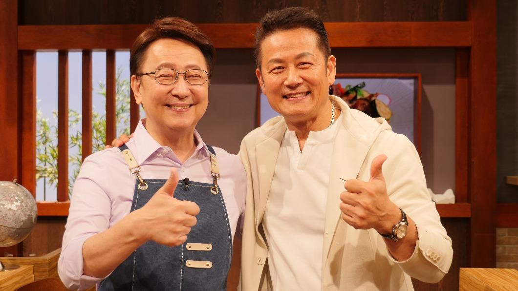 徐乃麟（右）上李四端《大雲時堂》。（圖／MOMOTV提供）