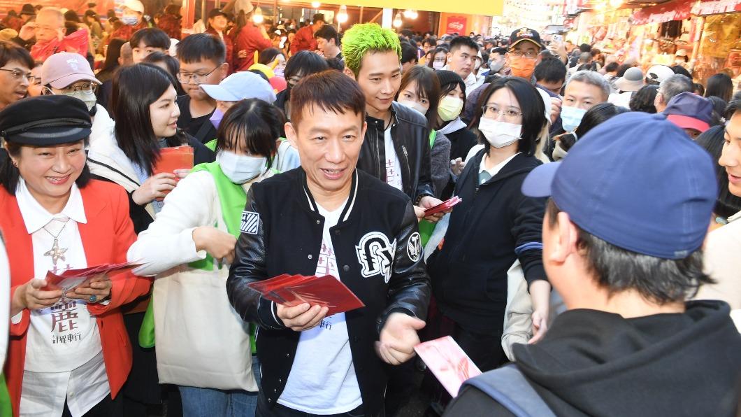 郭子乾無預警宣布喜訊!年貨大街逛一半 嗨喊:我兒子準備結婚了