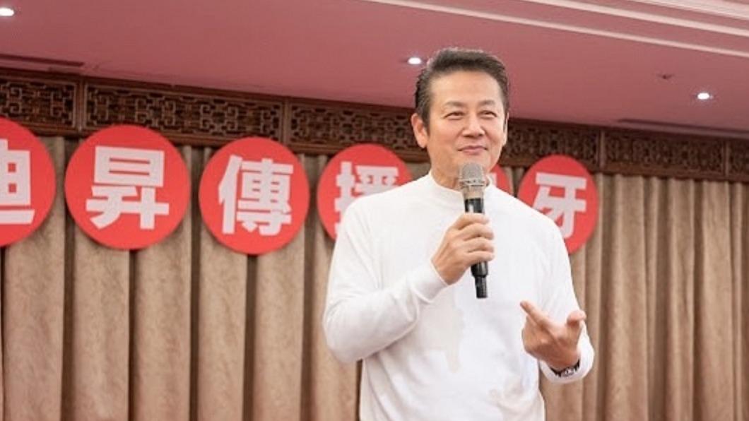 幸福企業!徐乃麟坐鎮尾牙拱出「百萬獎金」 加碼捐10萬大紅包