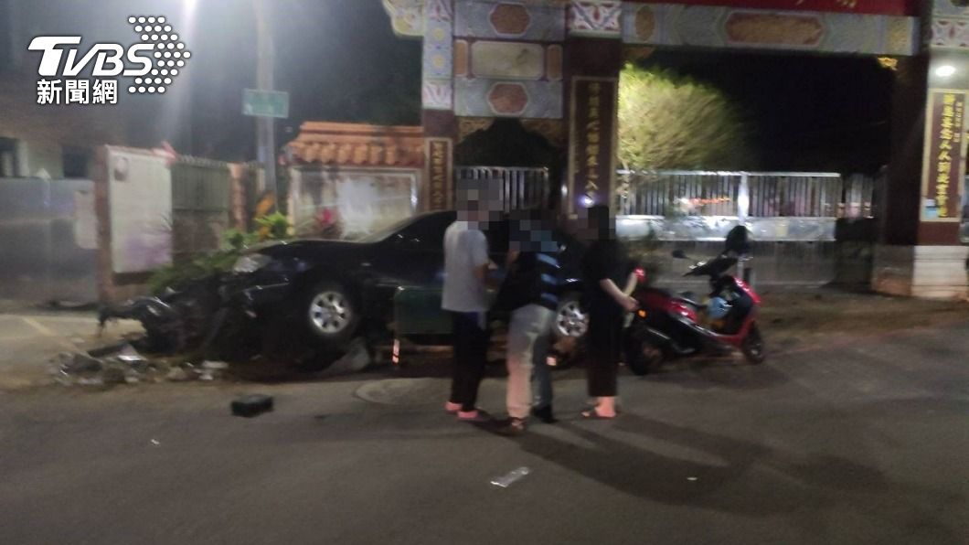 18年老車下坡失控暴衝後波及路人，車主挨告過失傷害。（圖／TVBS）