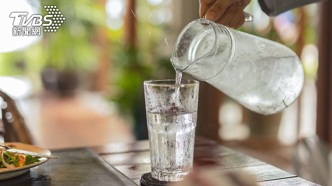 常喝冰水形成的痰濕可以靠中醫調理。(示意圖/shutterstock達志影像)