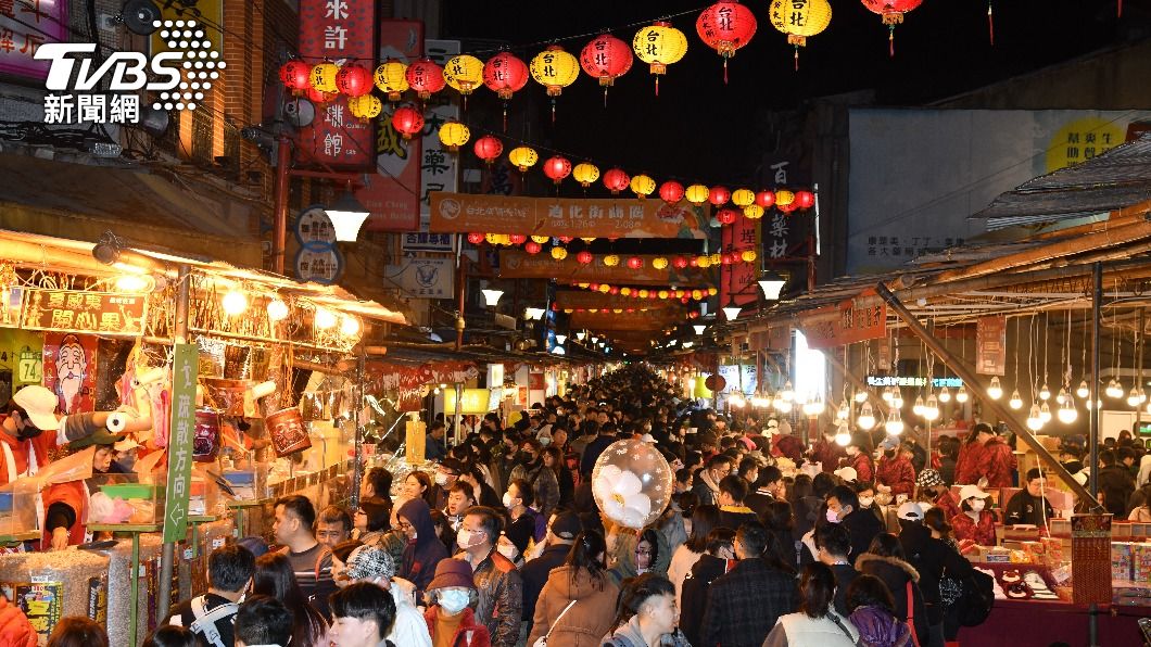 吃到飽還不夠!奧客闖年貨大街「抓一把塞口袋」 她擺攤2天崩潰