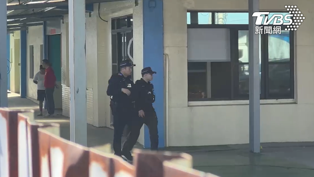 警方帶回3名嫌疑人。(圖/TVBS)