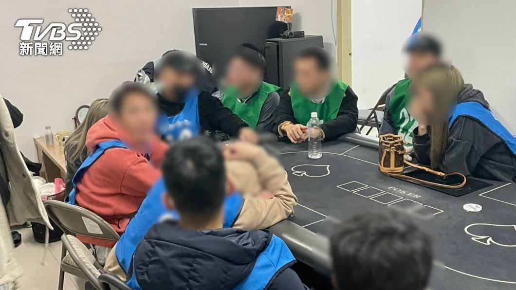 現場賭客來不及反應就被抓。(圖/TVBS)
