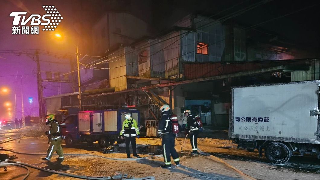 基隆洗衣工廠發生火警。（圖／TVBS）