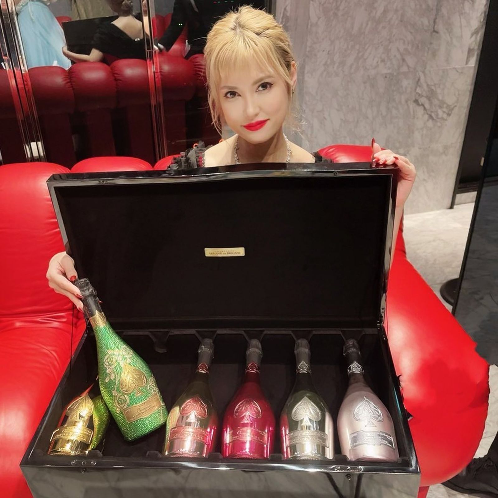 小澤瑪麗亞引退後轉往商界,擁有多家酒吧。(圖/翻攝自maria.ozawa0108IG)
