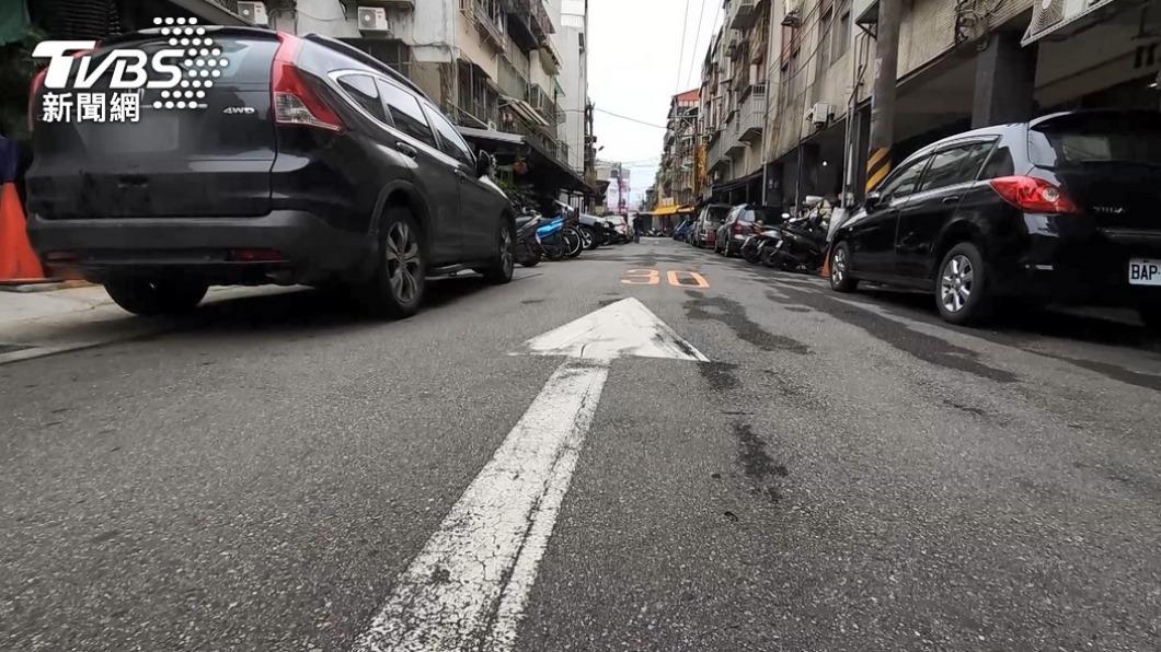 「要等多久」！開車遇繞境　駕駛嗆聲爆口角