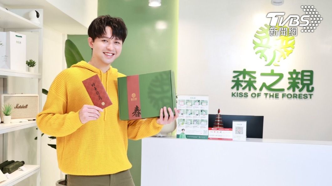 李子森的副業有聲有色,春節更應景推出禮盒,造成粉絲搶購。(圖/黃城碩攝)