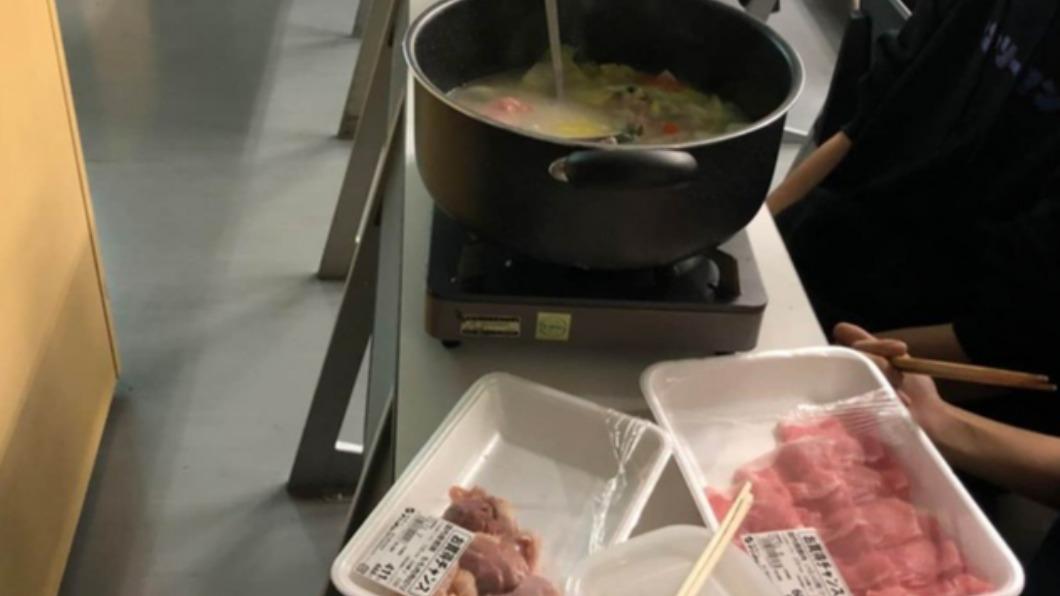 大學生上課爽煮火鍋 日教授挺:去了解自由真正涵義
