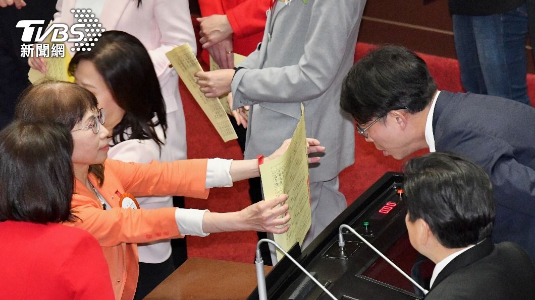 副院長挺藍或綠、還是自推? 民眾黨「8票全投他」