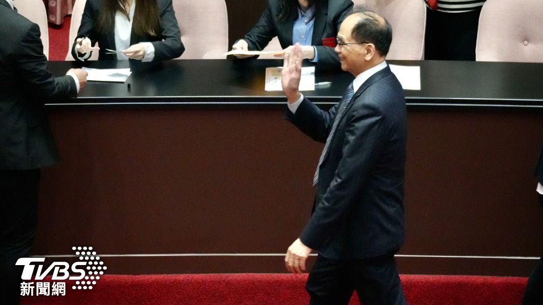 才吵架互嗆！游錫堃院長「落選請辭」　周玉蔻改讚：令人敬重