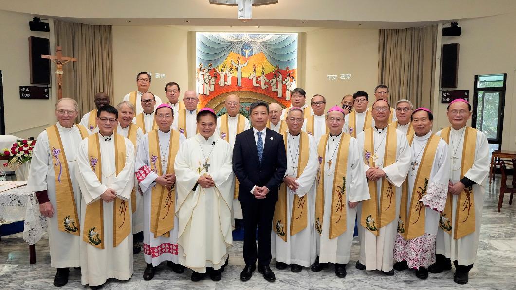 輔大校長藍易振就職　將打造「校中校」突破少子化重圍