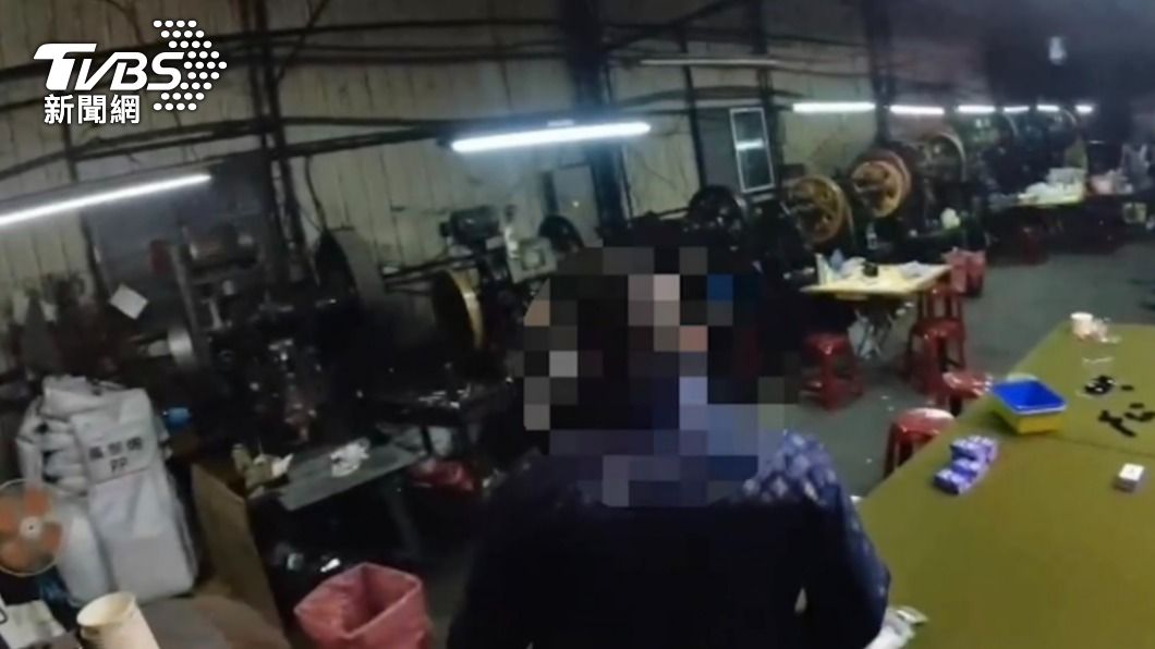 高雄工廠晚上變賭場！警破獲職業賭窟　赫見25歲妙齡女賭客
