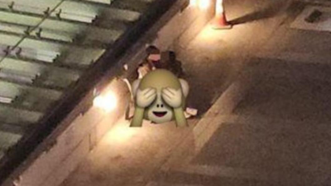 街頭活春宮!港男女深夜「騎樓跨坐激戰」 太大聲鄰居氣炸