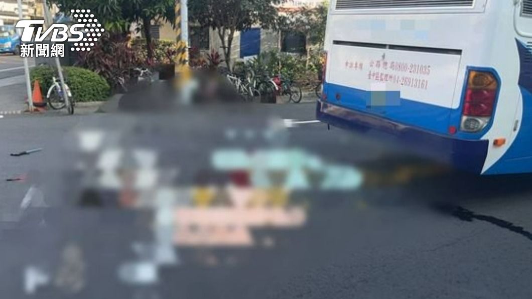 老翁當場被輾斃。(圖/民眾提供)
