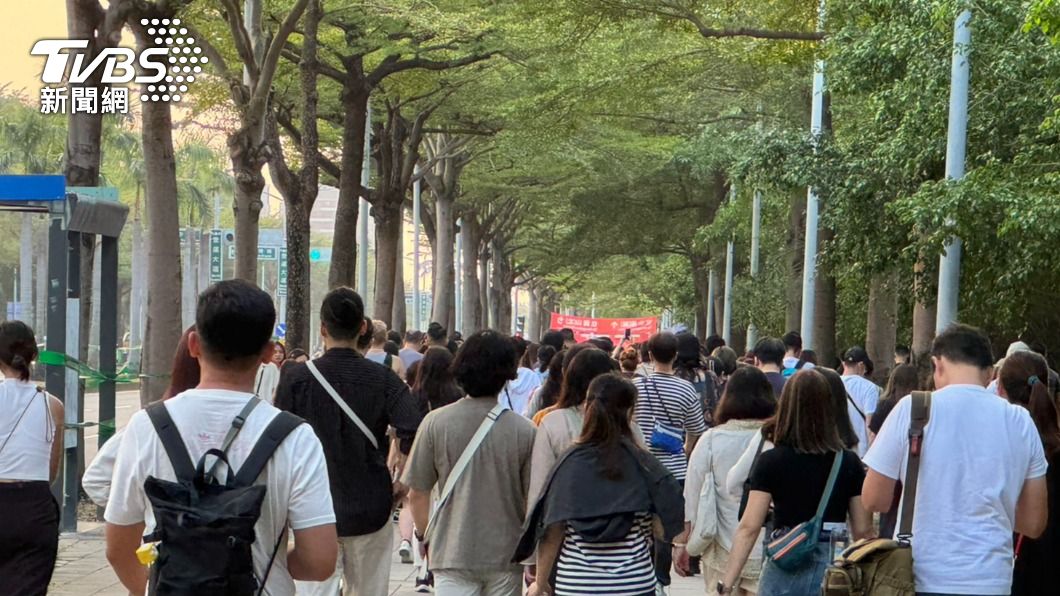 紅髮艾德週六高雄開唱　世運主場館周邊「交通管制」一次看
