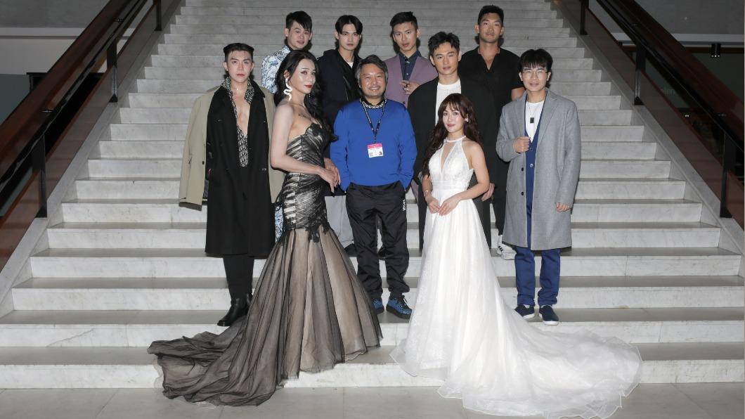 雲翔電影中的台灣演員,後排左起黃偉凱、劉宜豪、莊慶豐、吳亦展、包晗;前排左起蔡書綺、雲翔、賀飛、林裕盛;最前面為黃巧綸。(圖/藝行者提供)