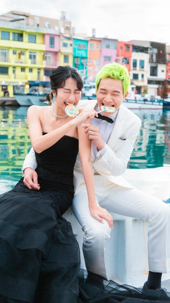 黃冠智、小綠婚紗照相當有創意。(圖/影一製作提供)
