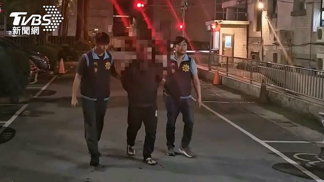 犯嫌被警方帶回。（圖／TVBS）