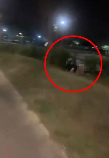 男女下身光溜溜。(圖/翻攝自爆料公社二社)