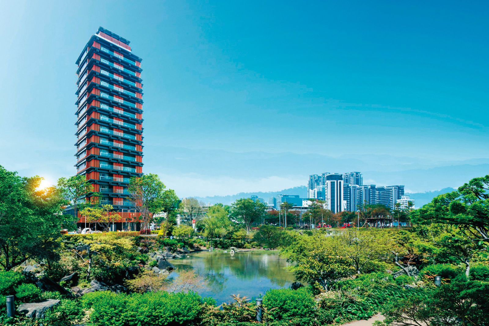 外傳吳奇隆在新北市新莊買了4戶上億豪宅,讓一家人共住一棟樓,可見他對家人出手大方。(圖/翻攝自官網)