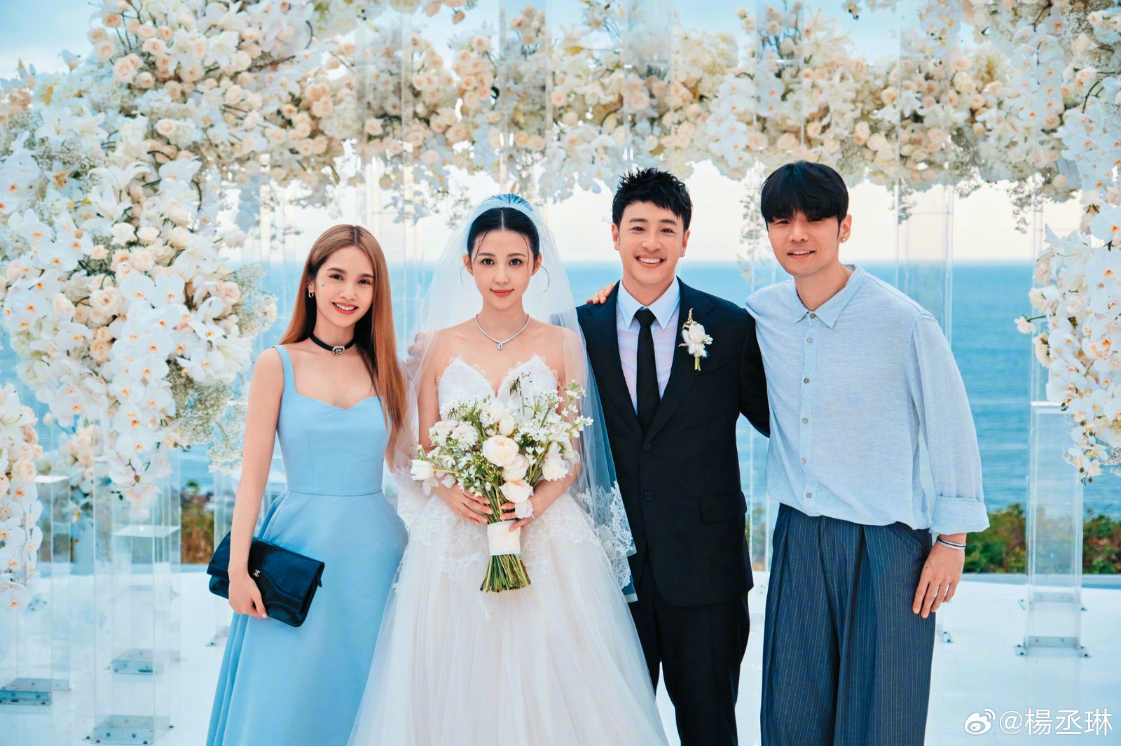 但兩人之後還一起參加潘瑋柏（右二）的婚禮。（圖／翻攝自微博）