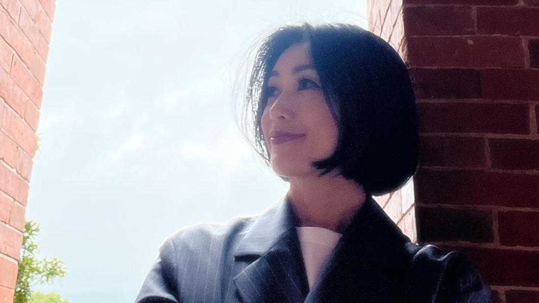 擋泥板女神現身台北！酒井法子52歲凍齡現況曝　大讚謝金燕是美人