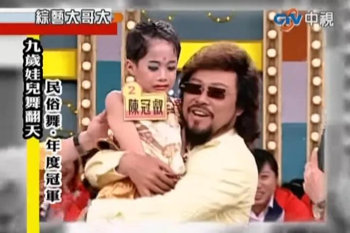 陳冠叡9歲時曾上張菲的節目,還當場大哭。(圖/翻攝自YouTube)