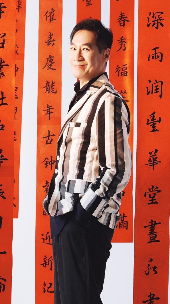 文章難忘自己兩年沒回家過除夕，父母當年相繼離世，讓他痛心不已。（圖／翰森娛樂提供）