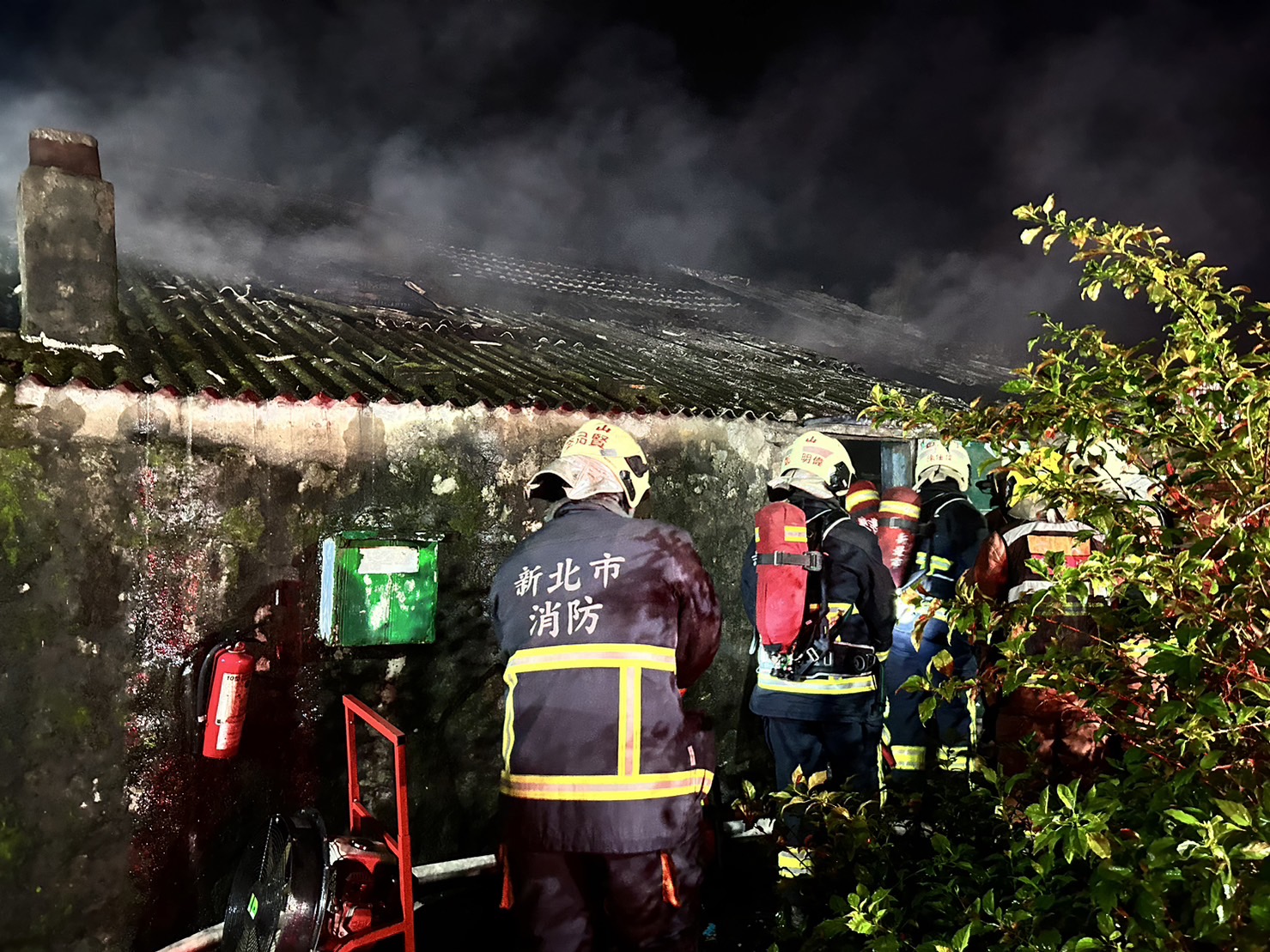 新北金山民宅火警 老翁命危送醫恢復心跳