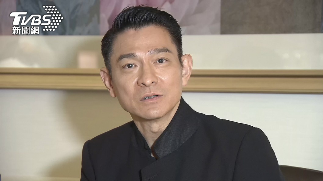 天王氣勢!劉德華「20人護駕」拍廣告 高清現場照曝光