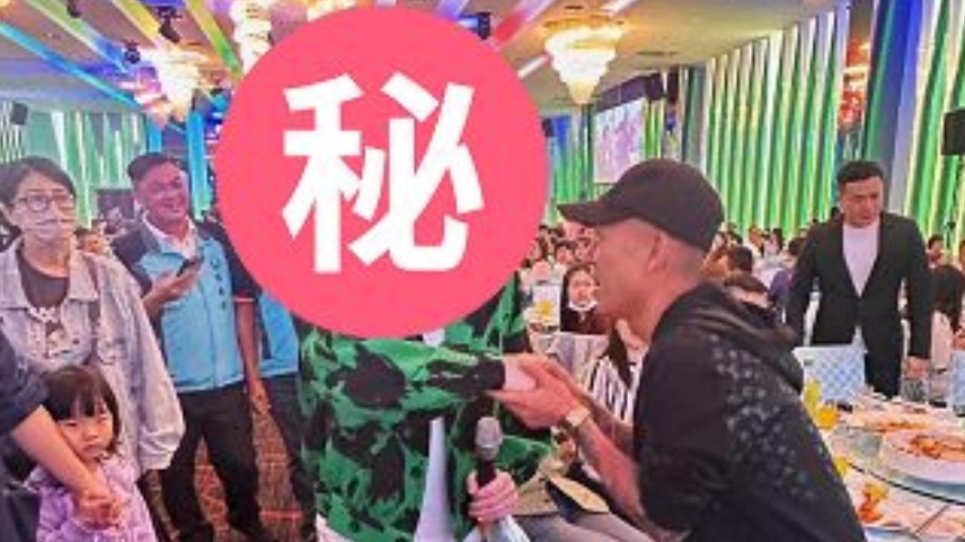 鳳梨陪老母吃尾牙!下秒驚見「超大咖天王」打招呼…嚇屎