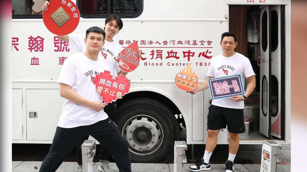 年關血庫告急!台新金邀T1戰神教頭站台 號召捐血送周邊