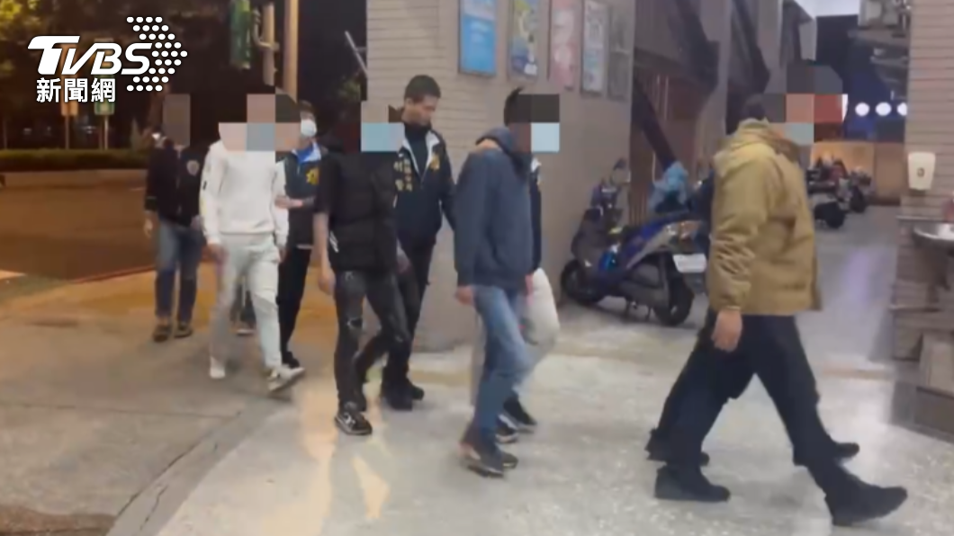 劉姓男子不提告,警方仍依妨害秩序罪將5人送辦。(圖/TVBS)