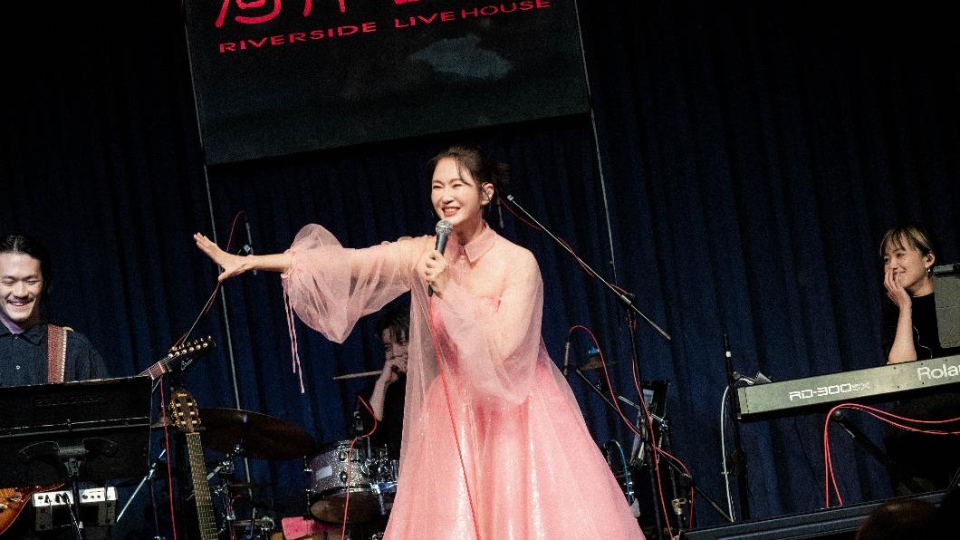 消失30年!玉女歌手現身西門町崩潰被拍 凍齡美貌曝