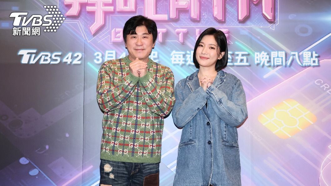 胡瓜(左)搭檔網紅Sandra主持TVBS益智綜藝《拜託ATM》。(圖/趙世平攝)