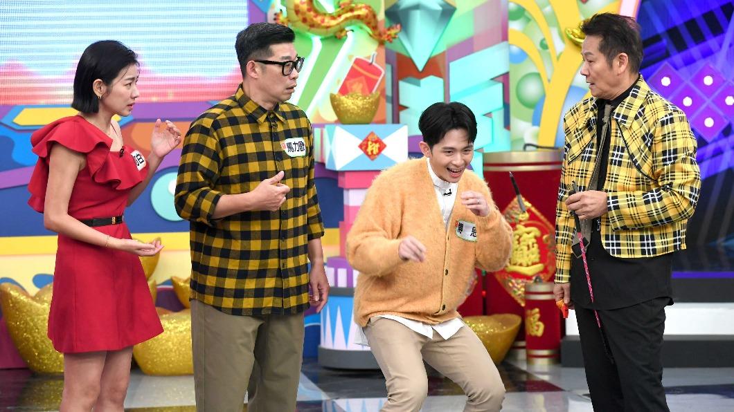 博恩(右)宣布6月底在小巨蛋開演(圖/華視提供)
