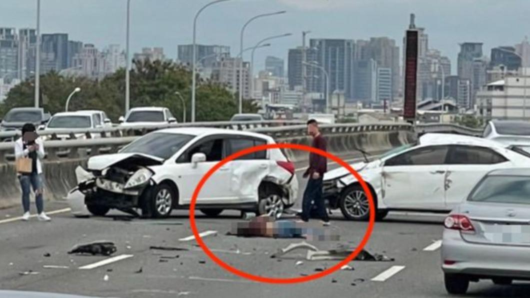 快訊／台74烏日段嚴重車禍　1女飛出車外躺路中昏迷送醫